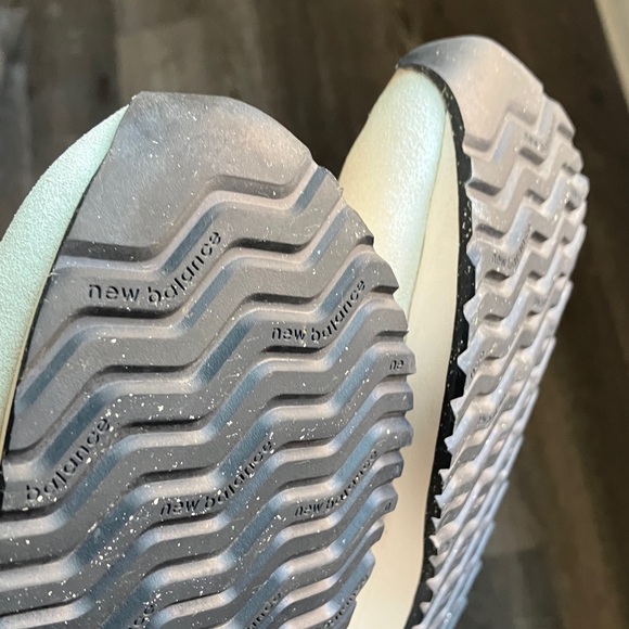 New Balance - Picture 10 of 17